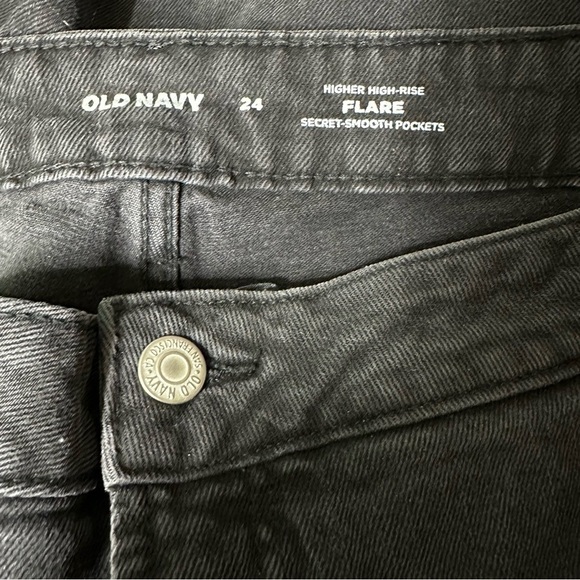 Old Navy Higher High-Rise Flare Secret-Smooth Pockets Women’s Black Jeans 24 - Picture 3 of 6